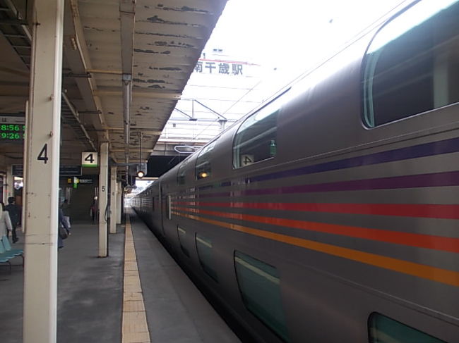 上級車両ばかりが並ぶ光景は、貧乏人を寄せ付けないオーラを感じさせてくれます（笑＆泣）。