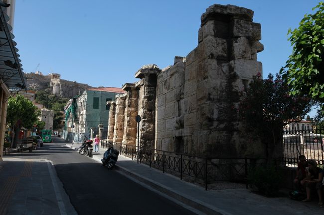 アドリアノス図書館東側から、アクロポリスへ上ることができます。<br />