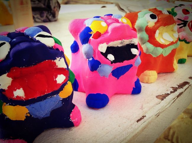 シーサーの絵付け体験。<br /><br />生徒さんの作品。<br /><br />カラフルでかわいーわね（≧∇≦）