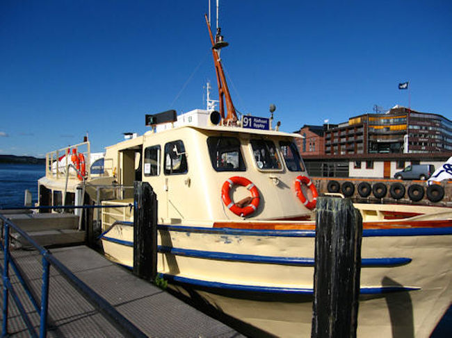 ヴィグドイ地区に渡るフェリーに乗ります。<br />