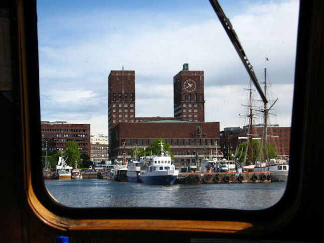 市庁舎前の桟橋に戻ってきました。<br />