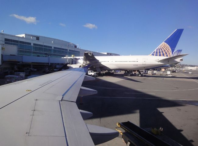 ①２７日　　「サンフランシスコ到着」10:38<br /><br />ＡＮＡコードシェア便のユナイテッド航空<br /><br />太平洋上・・日付変更線を超えて<br /><br />あっ！という間に　サンフランシスコ国際空港へ<br /><br />しかし１時間遅れの Deperture なのに <br /><br />On time でArrival<br /><br />若い機長フルスロットルでフライトかな？