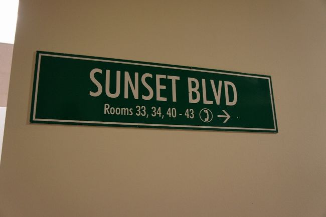 ②２８日　　「ＶＣイングリッシュ・センター」<br /><br />クラスルームが沢山あるので<br /><br />迷子にならないように道路標識？？