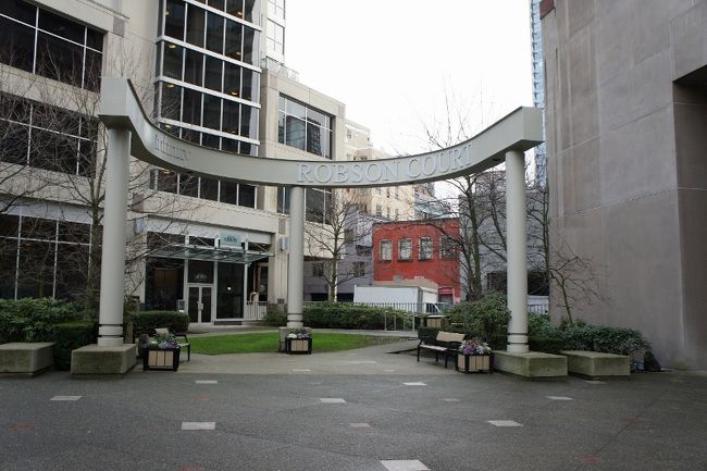 ②２８日　　「Down town」<br /><br />ElliEさんに会う為に「Waterfront Skytrain」駅に<br /><br />向かいます。バンクーバーは私の第二の故郷と<br /><br />思ってたけど奥様に案内されながら向かう