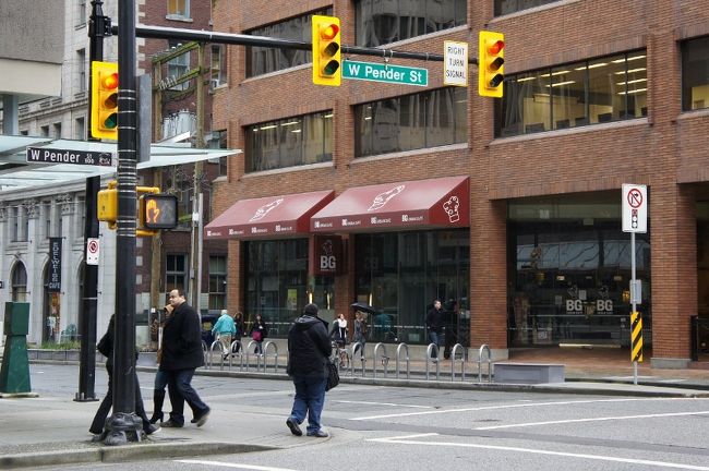 ②２８日　　「 W Pender St 」<br /><br />エクスチェンジ店の通りがまさかの<br /><br />ウエスト・ペンダーストリート<br /><br />１２年半前に通った学校がある通り<br /><br />懐かしい！！でも、学校移転してるんだよなぁ