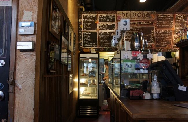 ②２８日　　「 Brioche 」<br /><br />洒落たお店<br /><br />何を頼もうか？英語ばかり。写真メニュー無し<br /><br />ElliEさんに頼るしかないのだぁ<br /><br />ＴＶドラマ「ハングリー」みたいなお店