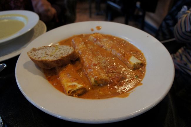 ②２８日　　「 Brioche 」<br /><br />奥様が頼んだ・・・「カネロ二」<br /><br />ElliEさんが教えてくれた。Thanks!<br /><br />メチャ美味しい。