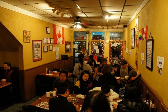 ③２９日　　「ＳＡＭＵＲＡＩ」<br /><br />少し早めに来て良かった。<br /><br />もう満席です。近所に住む方の<br /><br />テイクアウトも多い