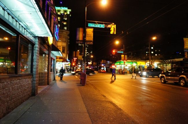 ③２９日　　「ＳＡＭＵＲＡＩ」<br /><br />店の近くのホテルが遠くに見えます<br /><br />ココに泊まれば　<br /><br />朝食・昼食・夕食・夜食・おやつ？