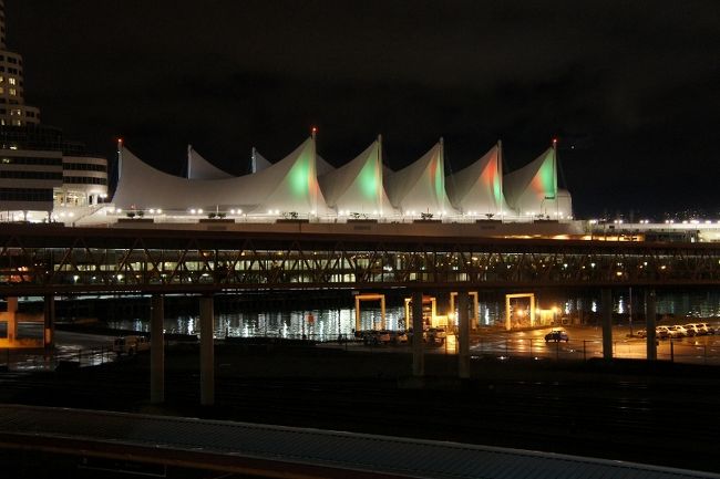 ③２９日　　「カナダ・プレイス」<br /><br />ＮＥＸ－５　流石に手持ちでは無理そう<br /><br />固定して撮影しました。このカメラは<br /><br />高感度でもノイズが少ない<br /><br />Good chooses!