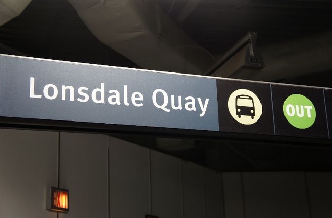 ③２９日　　「Lonsdale Quay」19:06<br /><br />ＶＣ最後の夜　再びノースバンクーバーへ<br /><br />ロンズデール・キー・マーケット　を見に。
