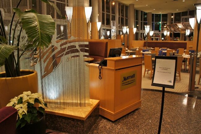 ④３０日　　「マリオットホテル」2：48<br /><br />メチャ眠い　２時４８分ですよ。２時起き。<br /><br />We are very sleepy. <br />