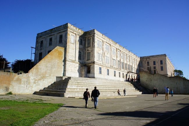 ④３０日　　「Aicatraz」13:04<br /><br />ベースボールグランドから見た本館？<br /><br />Cellhouse 牢獄