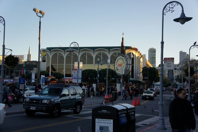 ④３０日　　「Fisherman's Wharf」<br /><br />マーケット側から見た風景