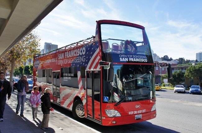 ⑤３１日　　「Fisherman's Wharf」11：36<br /><br />昨夜はホテルに帰ってからも缶ビールを・・<br /><br />なので朝はゆっくり起きました。<br /><br />赤のオープントップバスはアメリカ！！って感じ