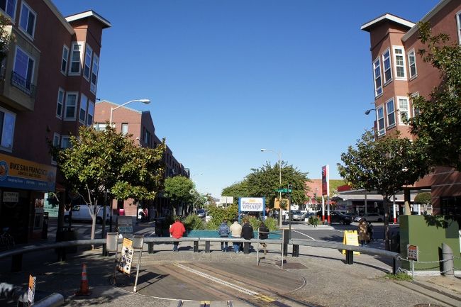 ⑤３１日　　「Fisherman's Wharf」<br /><br />Fisherman's Wharf にはケーブルカー<br /><br />発着所が２ヶ所ありますが、こちらは<br />あまり知られてないのか乗客が少ない<br /><br />３日間のフリーパスを買うにもチケット<br />売り場は開いてない。１１時過ぎから<br />開いたかな。