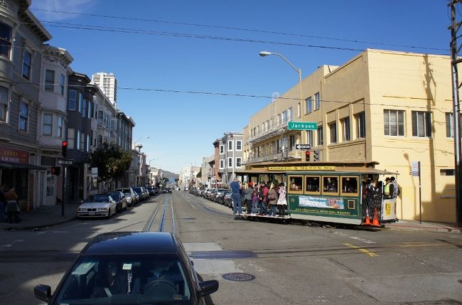 ⑤３１日　「Cable Car」<br /><br />地図などで路線図を見るても簡単。<br /><br />間違えたら乗りなおしすればイイし。。<br /><br />中に押し込められるけど外に立つのが<br /><br />So good!