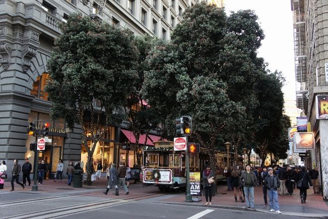 ⑦　　２日「Cable car」<br /><br /><br />歩いて５分程の所にケーブルカーの<br /><br />始発駅？終着駅？　クルクル手押しで<br /><br />回って逆方向へ再出発　ＧＯ！