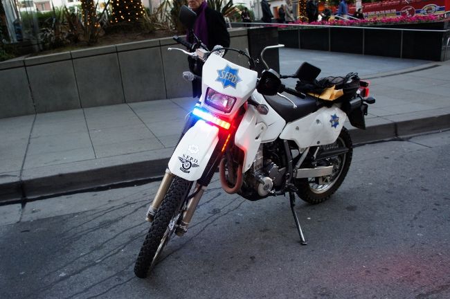 ⑦　　２日「Police motorcycle」<br /><br /><br />このポリスオフィサーは写真を撮らせてくれた<br /><br />Thanks!!<br />