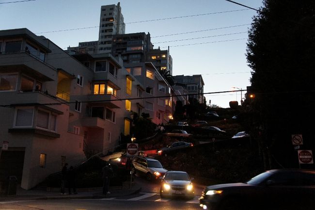 ⑦　　２日「Lombard ST」17:24<br /><br />ココへレンタカーで走りたかった(-_-;)<br /><br />ケーブルカーで来ました