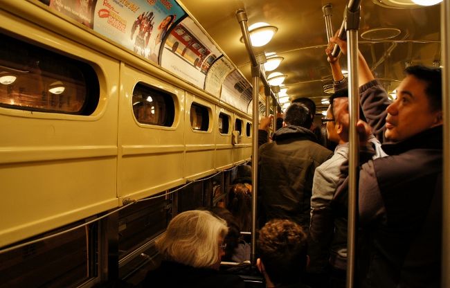 ⑦　　２日「Traffic」18:25<br /><br />フィッシャーマンズより<br /><br />「ミュニメトロ」に乗ってホテルへ<br /><br />車内でカタログ語・・違ったタガログ語<br />「クムスタ・ポカヨ」<br />＼(◎o◎)／！「マブティポ」ってな感じで<br />チャットした