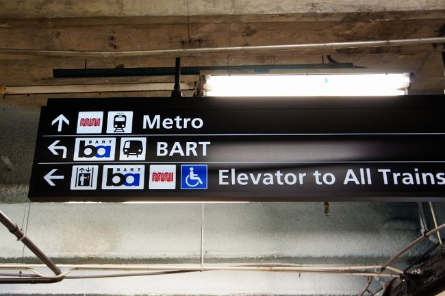 ⑦　　２日「Traffic」<br /><br />ミュニメトロを降りたら乗り換え駅が<br /><br />あったので見学・散策