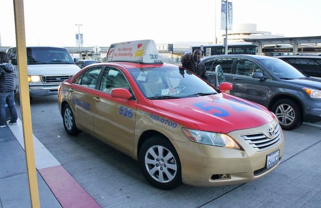 ⑧　　３日「ＳＦ・ＡＰ」8：15<br /><br /><br />帰る日になってしまいました(^_^;)<br /><br />ホテルからはタクシーでＡＰへ<br />「写真撮るよ」でドライバーさん<br />ポーズしてくれた