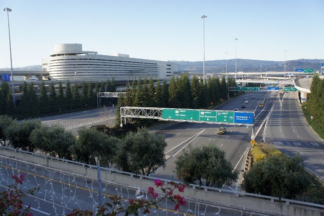 ⑧　　３日「ＳＦ・ＡＰ」<br /><br /><br />空港の外から撮影