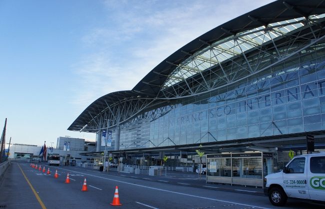 ⑧　　３日「ＳＦ・ＡＰ」<br /><br /><br />少し歩いて空港建物を撮影