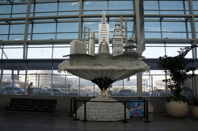 ⑧　　３日「Witch」9:12<br /><br />この魔女が持ち上げてるのは・・・<br /><br />何とＳＦの見所ばかり。魔女さん<br /><br />ありがとう。