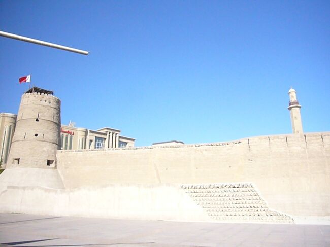 城壁、ですかねぇ。<br /><br />さて、またアブラに乗って戻りますか。