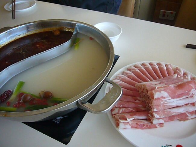 注文したスープと肉　登場。