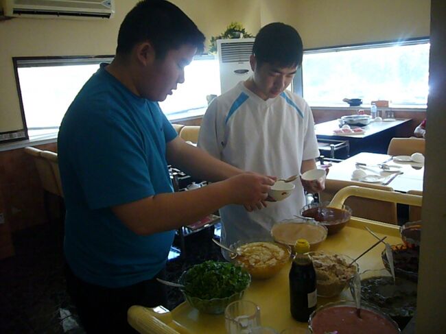 あれあれ、兄弟、何してるの？