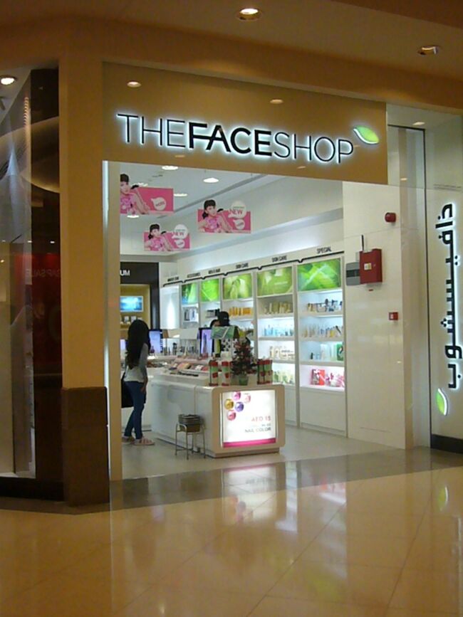 なんと！<br />韓国の化粧品　フェイスショップを発見。<br />恐るべし。