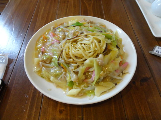 空港を出て雲仙方面に向かう途中で昼食。