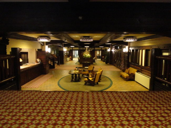 レストランで入口から見た１階ロビー