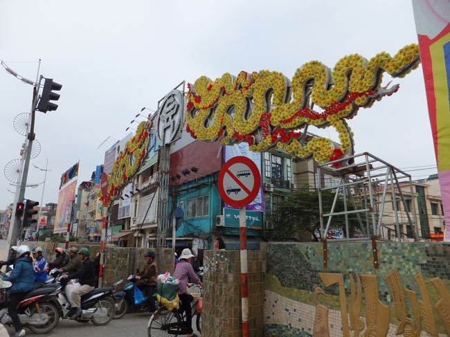 ホテル近くの商店街入り口の看板。