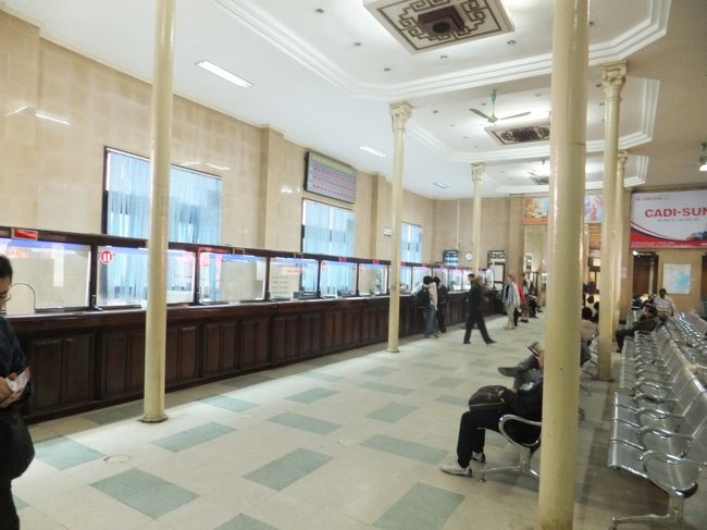 電車がものすごく少ないので待っている人も少ないです。