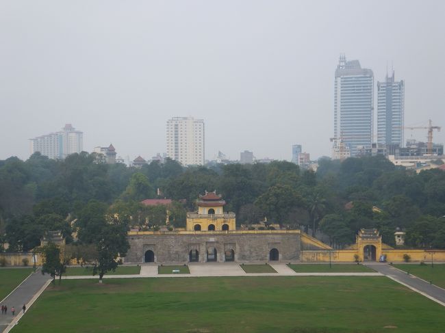 ハノイ城跡が見えます。