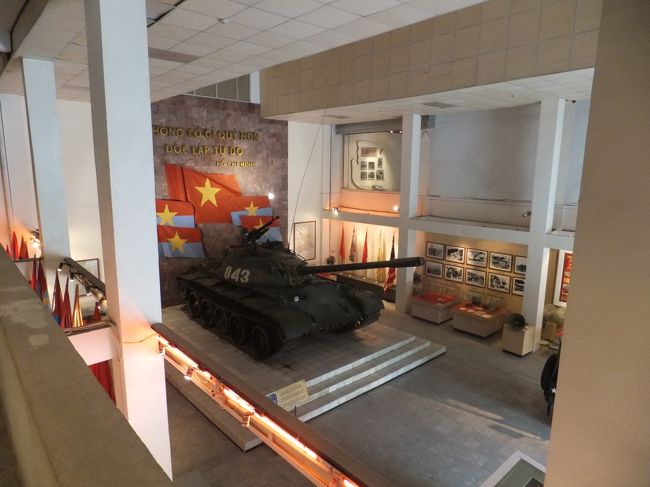 これはサイゴン陥落時に大統領官邸へ突入した戦車。