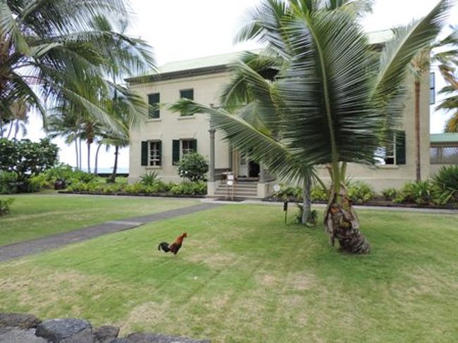 モクアイカウア教会の向かいにあるフリヘエ宮殿。王家の別荘だったらしい。庭ではニワトリが放し飼いにされていて、うるさいくらい鳴き続けていた。