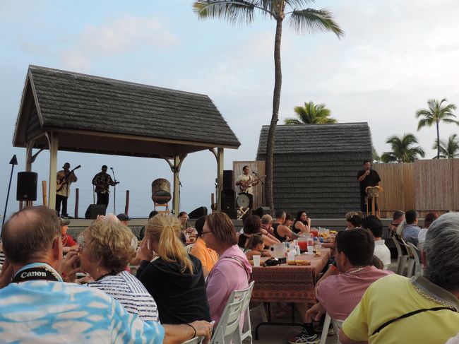 少しの間休憩です。見渡すと満席です。