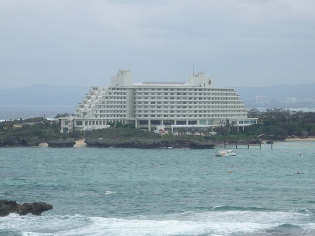 万座毛からホテルを撮ってみました。