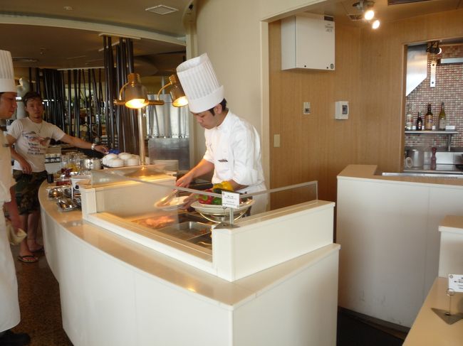 シェフの方がその場で焼いて下さる<br />ステーキは絶品です。