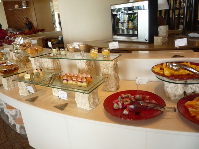 デザートコーナー<br /><br />ケーキが美味しすぎて、食べ過ぎてしまいました。<br />ダイエット中の方は、注意が必要な場所です･･･。