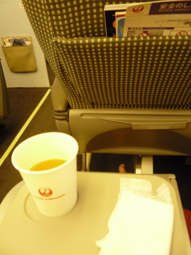 座席は、クラスＪです。<br />ドリンクは、コンソメスープを頂きました。<br />