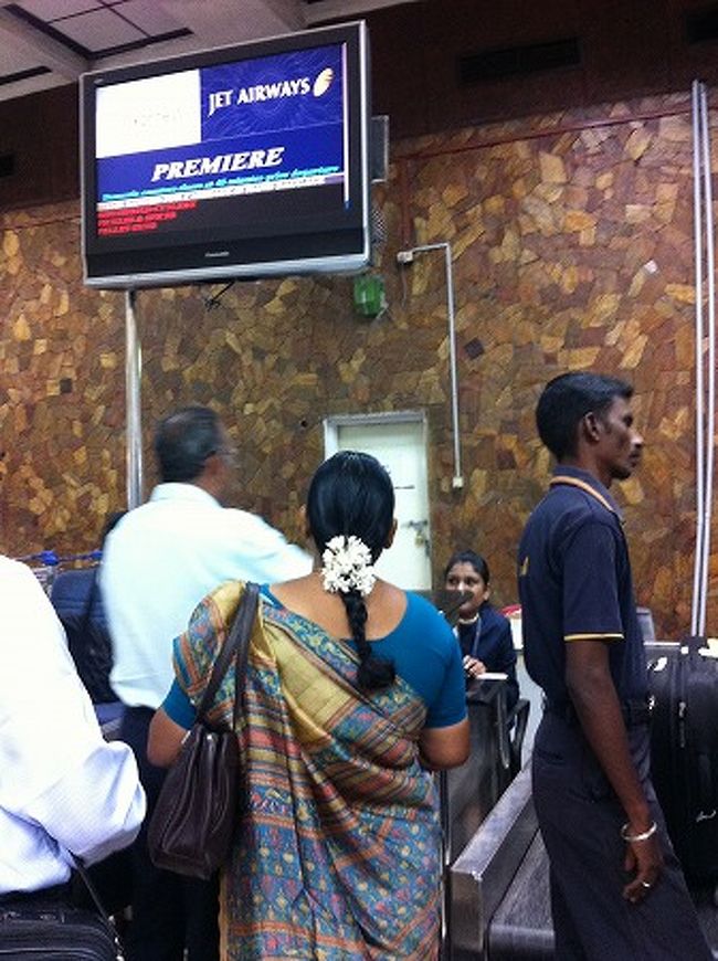 北インドの諸ターミナルに比べて比較的接客対応が優しいチェンナイの国内ターミナル。デリー空港などの傍若無人で尊大無比な応対に慣れると彼らが黒い天使に見える。