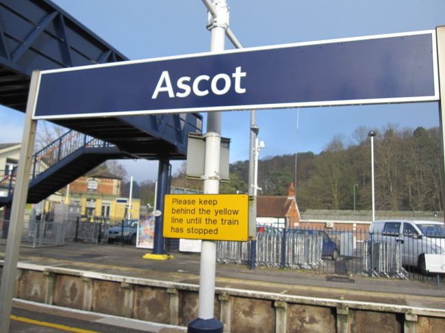 １時間弱でアスコットに到着。