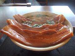 沖縄本島恩納村　なかむらそば　３度利用

写真は１日７食の三枚肉そば　７００円
アーサーそばも美味しいです。