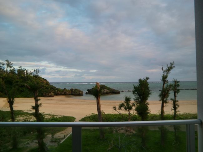 ホテルの前は入江のようになっており、ホテル専用のビーチみたいなもの。